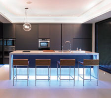 jason wu(吳季剛)都想要的客製化開放式廚房，兼顧風水與視覺的收納空間規劃及廚具設計